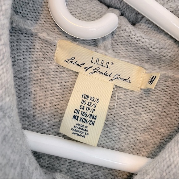 Cozy Hooded Grey Sweater Size XS - Picture 4 of 6